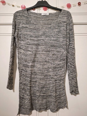 Thin knitted blouse like new, gray with black patterns, size M