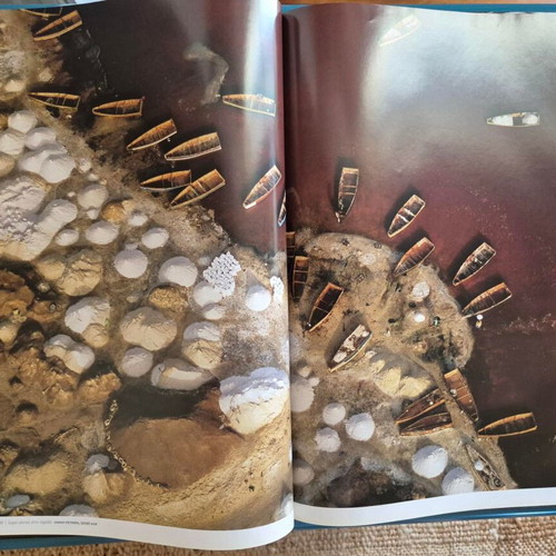 Coffee Table Book "MESA APO TA MATIA TON THEON" like new, Robert Haas
