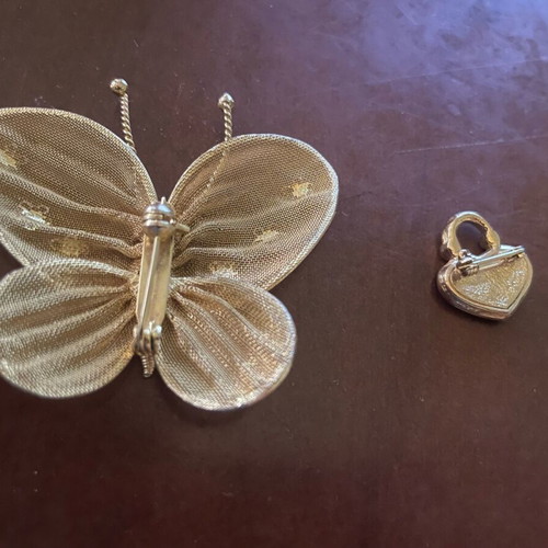 Pins family heirlooms like new, blue and gold, set of 2
