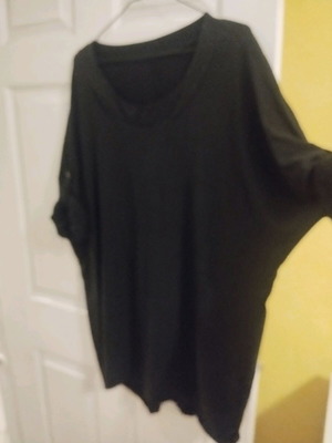Long black dress sweatshirt used, comfortable and breathable