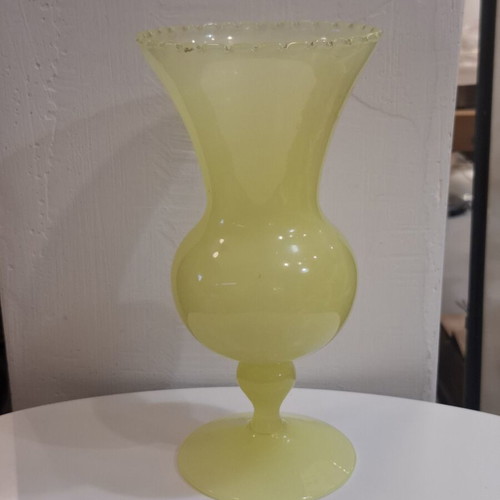 Uranium opaline vase from 1930-1940, used