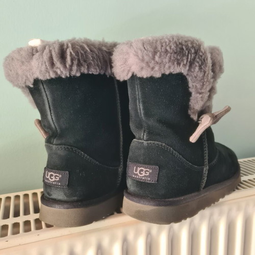 Ugg Australia Kourtney Short Boot black suede grey fur size 36 used