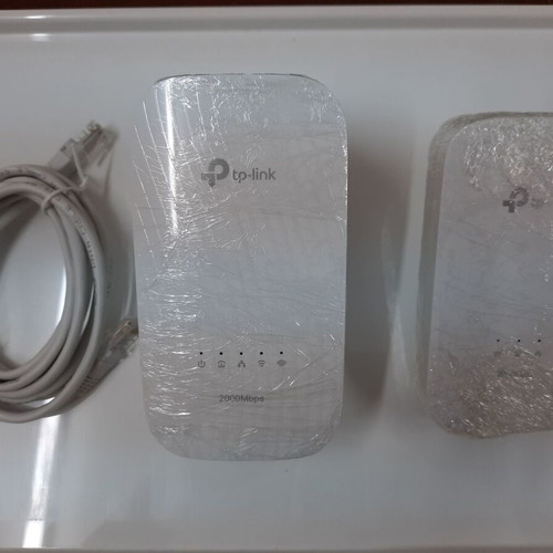 Tp-Link Powerline Wi-Fi Kit AV2000 Gigabit like new