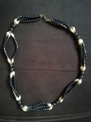 Jewelry necklace like new with black and silver fillings