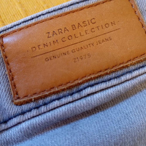 Denim jean Zara like new with floral design, elastic fit