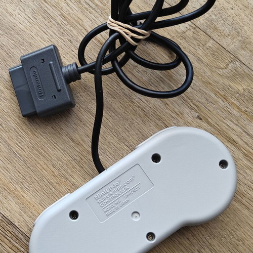 Nintendo Super Nintendo Controller like new with Super Famicom design