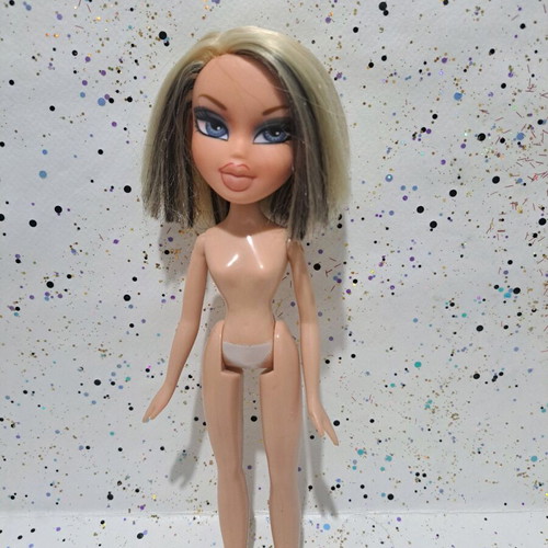 Bratz Play Sportz Skateboarding Cloe used, nude with flaws