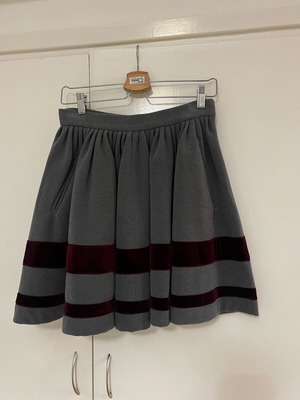 Madame Shoushou wool pleated skirt grey like new, size M