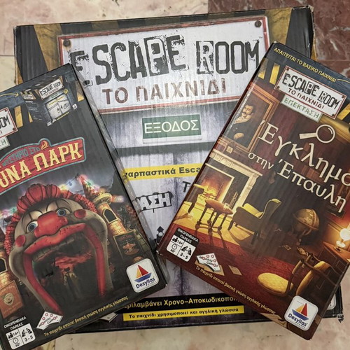 Escape Room The Game with Two Expansions like new