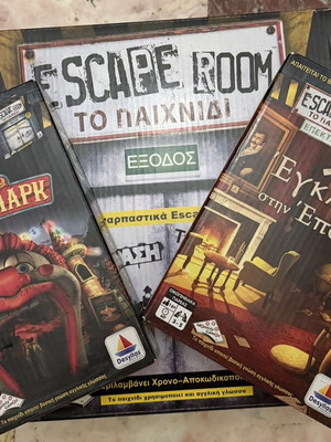 Escape Room The Game with Two Expansions like new