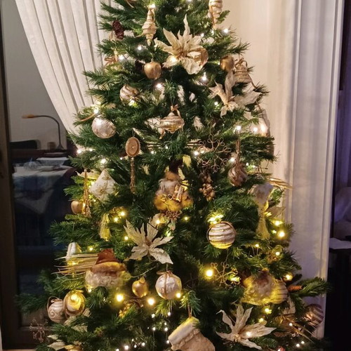 Christmas tree like new 210cm with decorations, lights, nativity and 2 gifts