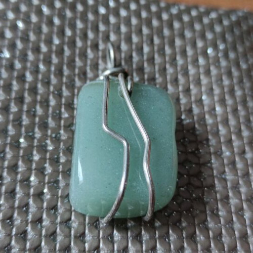 Handmade pendant from green aventurine like new with silver setting
