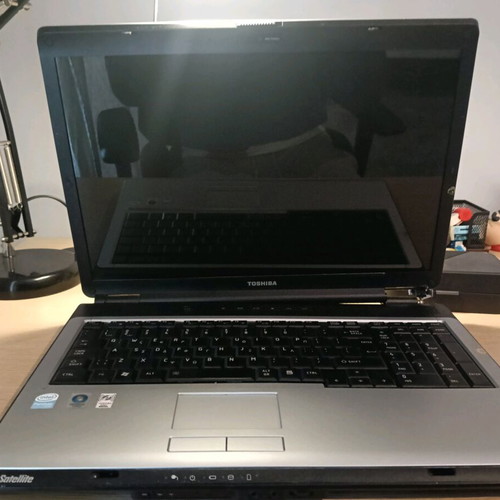 Toshiba laptop used, non-working for spare parts