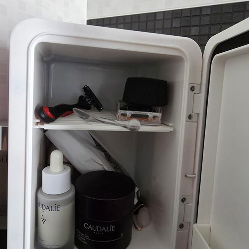 Omnys SCP-4 Skin Care Mini Fridge 4 Lt like new, pink design
