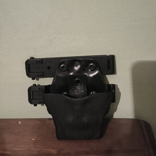 Kydex handcuff holster with hinge