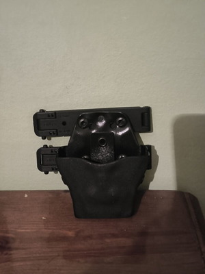 Kydex handcuff holster with hinge
