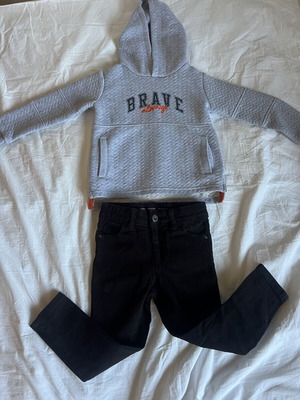 Jeans and sweatshirt set for boys 2-3 years like new