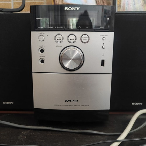 Sony CMT-EH25 Micro Hi-Fi Stereo MP3/CD/USB Like New with 2 Original Speakers