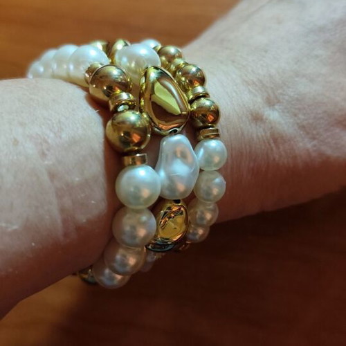Pearl bracelets new, pack of 3 gold and white elastic