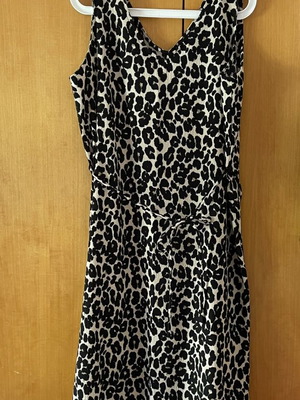 Plus Size Midi Dress with V-Neck and Removable Belt in Animal Print like new