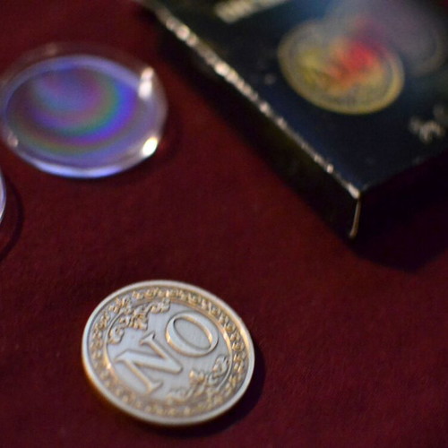 Magic decision coin Yes or No new in acrylic case