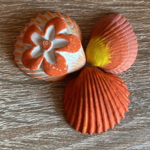 Decorative seashells hand-painted set of 18 with acrylic colors