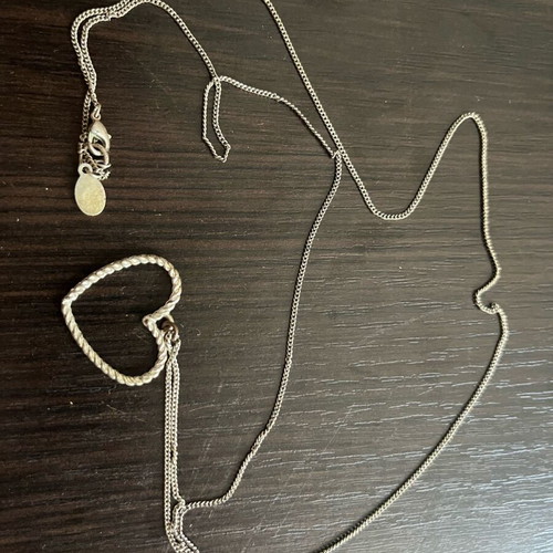 Heart necklace like new