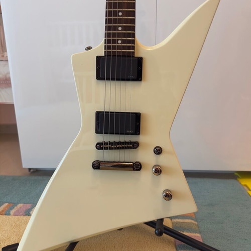 Ηλεκτρική κιθάρα ESP LTD EX-400 σαν καινούργιο με πακέτο Marshall