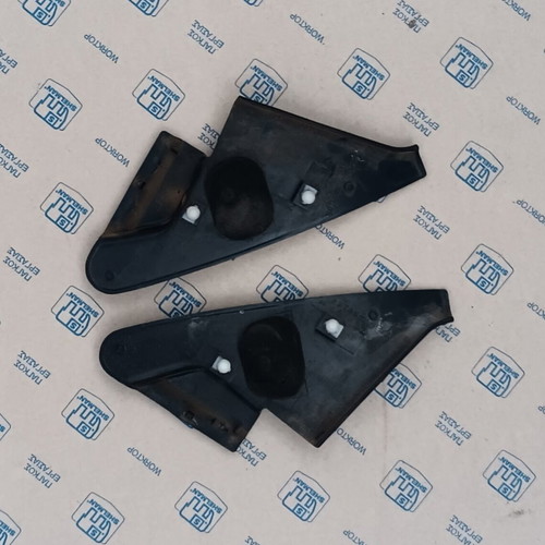 Suzuki Swift 92 electric mirrors used, black plastic