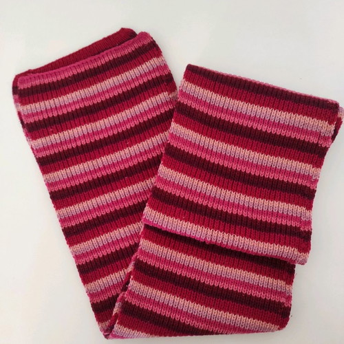 Knitted scarf in shades of pink Barbie like new