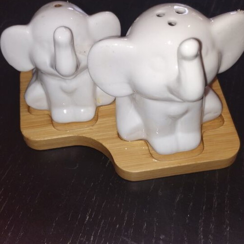 Elephant salt and pepper shaker set