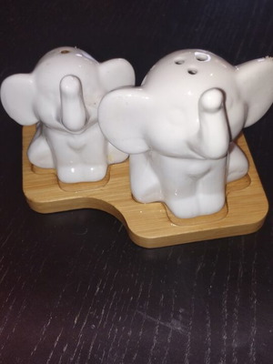 Elephant salt and pepper shaker set