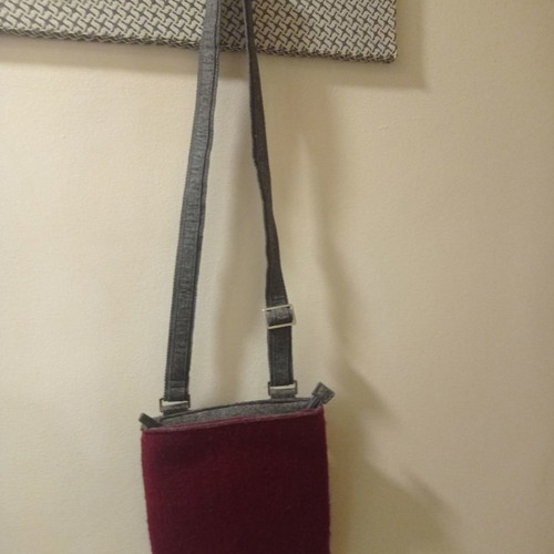 Urban Country cross body bag dark red and grey felt