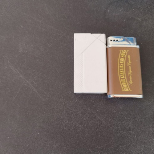 David of and Karelias lighters like new, set of 2