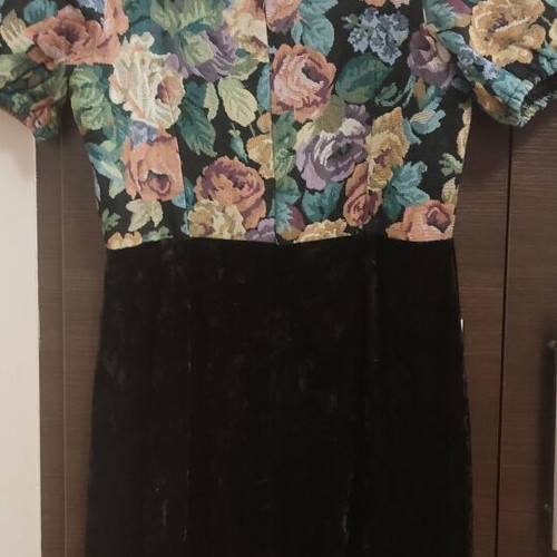 Shein midi dress floral and velvet, size small, like new