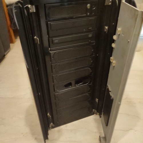 Thermaltake Kandalf Full Tower case like new, black/silver
