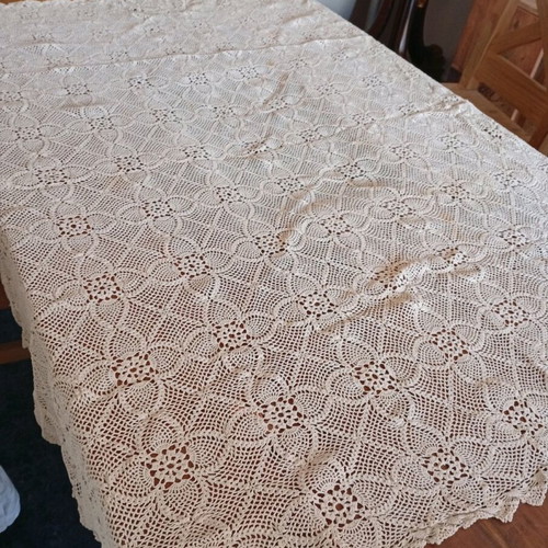 Handmade crochet tablecloth vintage 1970 like new, 130 cm