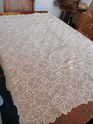 Handmade crochet tablecloth vintage 1970 like new, 130 cm