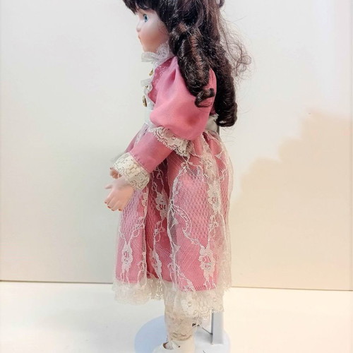 Vintage porcelain decorative doll The Heritage Mint collection like new