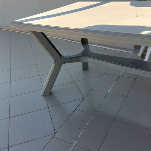 Rectangular plastic table like new, light gray, 175 x 90 x 74 cm