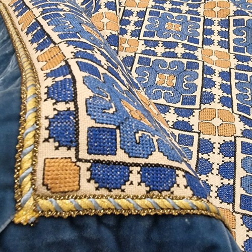 Embroidery 60x65 with velvet like new