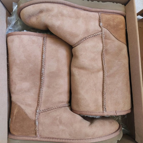 Ugg boots Classic Tall II with gaiters like new, size 38