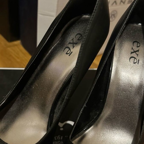 Exe peep toe black leather pumps new with iridescent silver insole