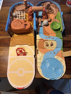 Pokemon Playset like new, without Pikachu figure