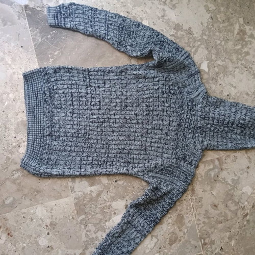 Gray pullover used for boys size 152 cm
