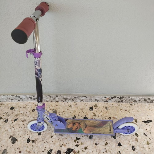 Frozen Elsa kids scooter like new