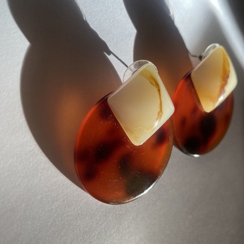 Axel earrings made of horn used, brown color