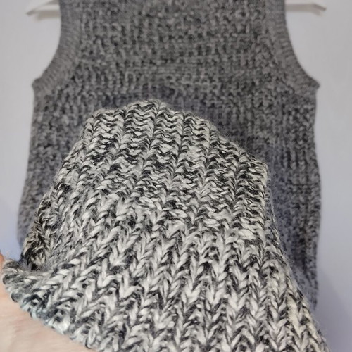 Bardot knitted dress new, in white, grey and black