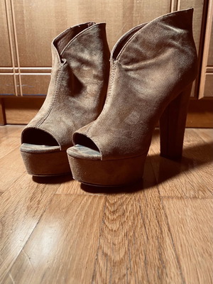 Brown pumps used, size 39