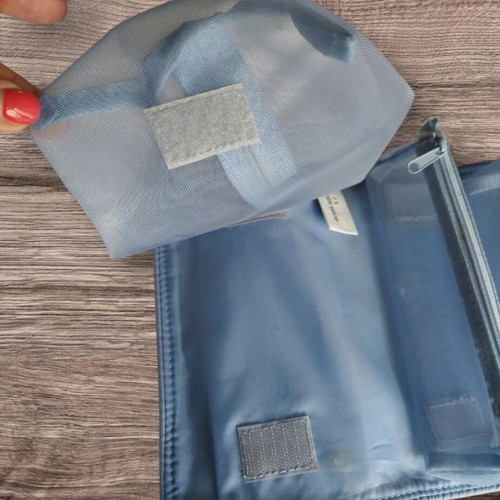 The Body Shop hanging toiletry bag like new